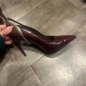 Marc fisher court heels in burgundy with gold accent.gently worn.